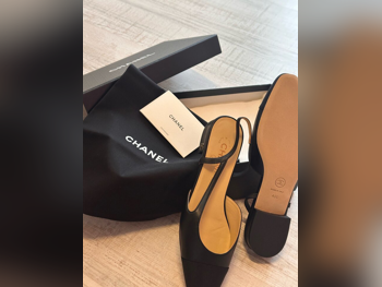 أحذية شانيل  جلد اصلي  أسود مقاس 40  نسائي