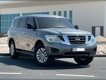 نيسان  باترول  أكس أي  2018  اوتوماتيك  125,000 كم  6 سلندر  دفع رباعي  اس يو في  رمادي