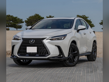 لكزس  ان اكس 350  4 سلندر  إس يو في 2 في 4  أبيض  2025