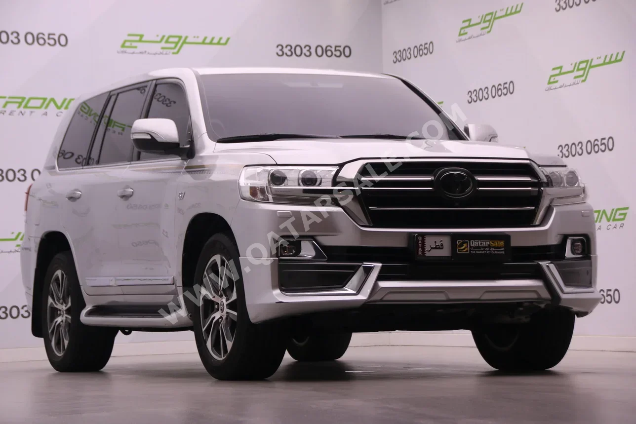تويوتا  لاند كروزر  في اكس ار  2020  اوتوماتيك  138,000 كم  8 سلندر  دفع رباعي  اس يو في  فضي