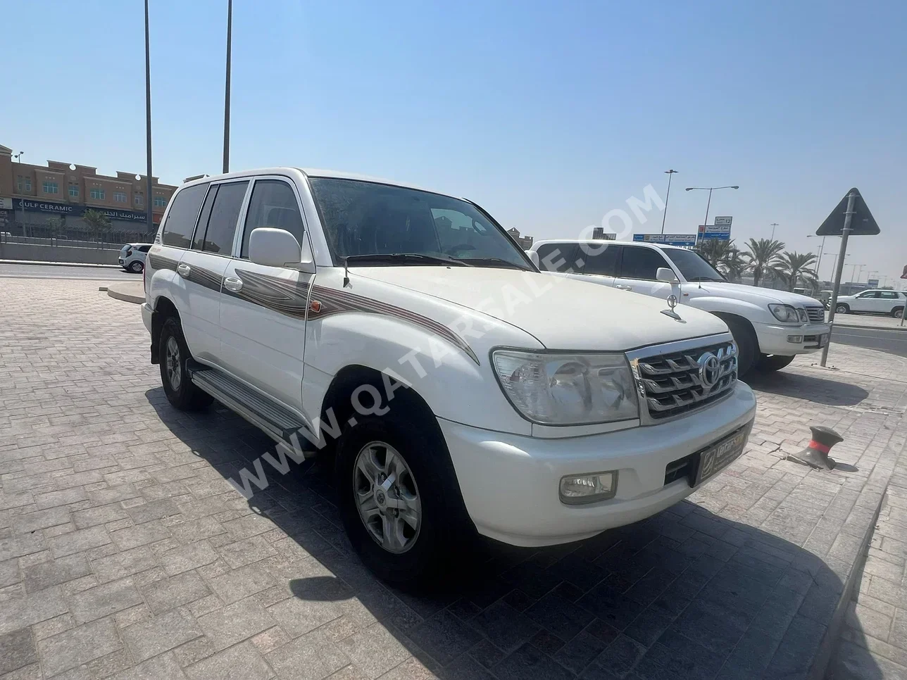 Toyota  Land Cruiser  GXR  2007  Automatic  250,000 Km  6 Cylinder  Four Wheel Drive (4WD)  SUV  White