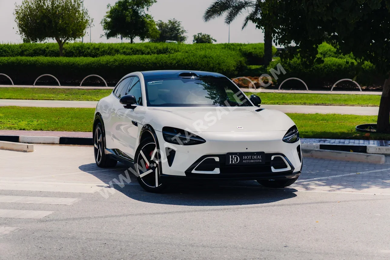 شاومي  واي يو 7  ماكس  2025  اوتوماتيك  0 كم  0 سلندر  دفع كلي مستمر  اس يو في  أبيض  تحت الضمان