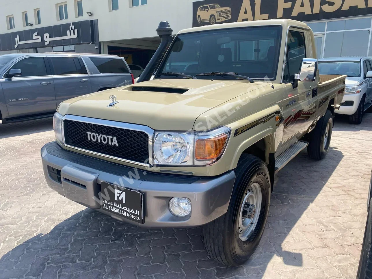 تويوتا  لاند كروزر  ال اكس  2023  عادي  82,000 كم  8 سلندر  دفع رباعي  بيكب  بيج