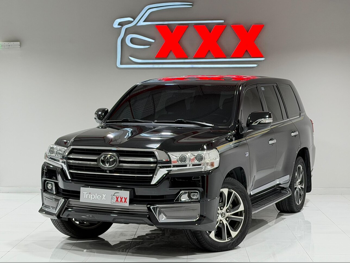 Toyota  Land Cruiser  VXR- Grand Touring S  2020  Automatic  124,000 Km  8 Cylinder  Four Wheel Drive (4WD)  SUV  Black
