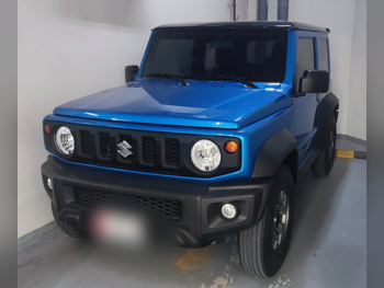 سوزوكي  جمني  2019  عادي  25,000 كم  4 سلندر  دفع رباعي  اس يو في  أسود و أزرق