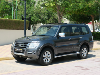 ميتسوبيشي  باجيرو  GLS  2015  اوتوماتيك  100,000 كم  6 سلندر  دفع رباعي  اس يو في  بني