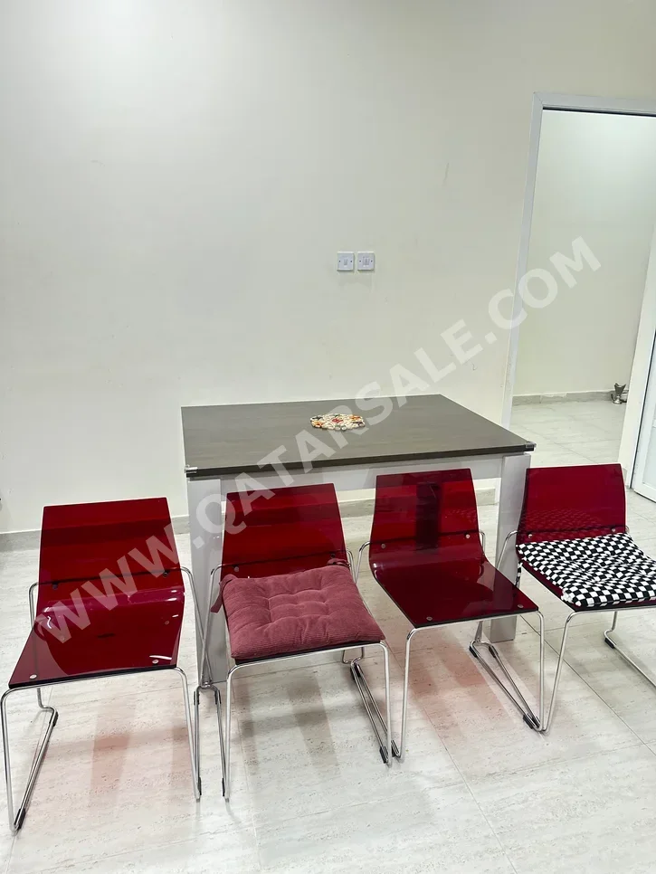 الأرائك والكنب والكراسي - بني