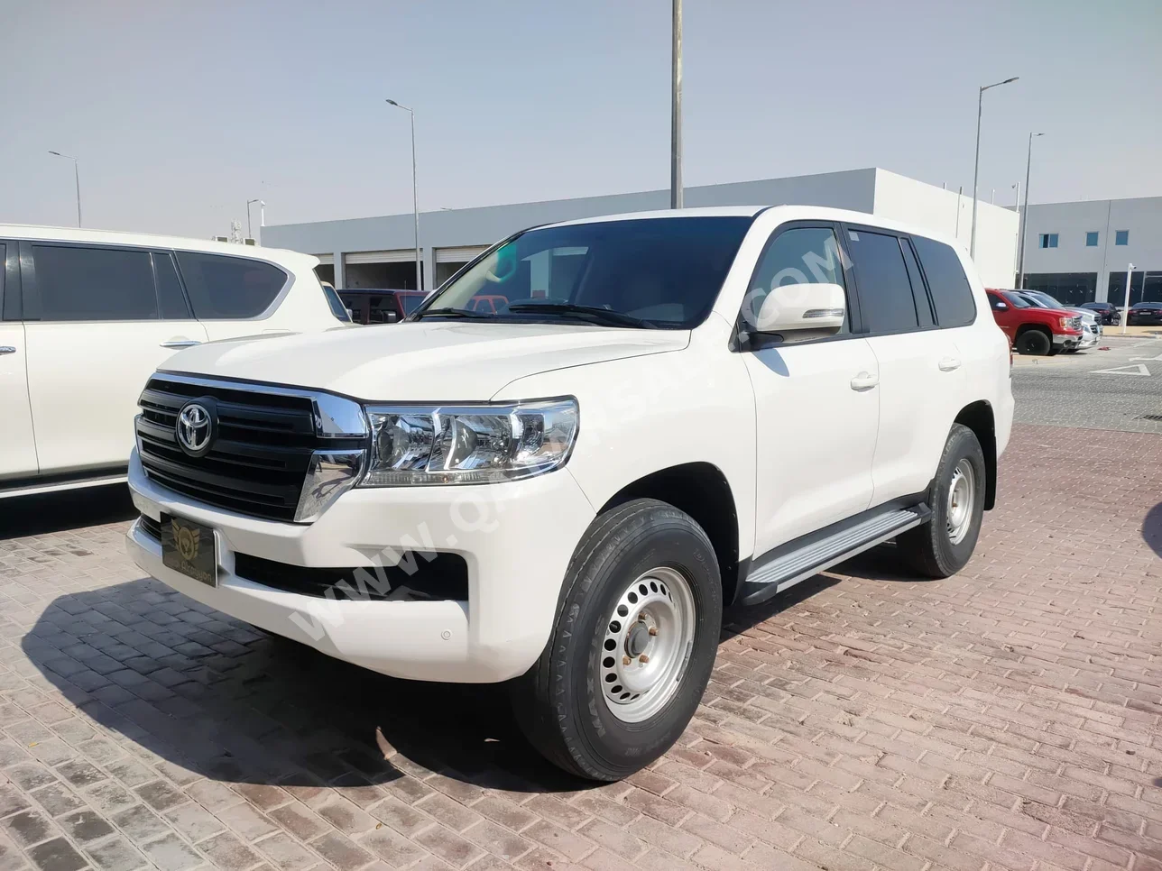تويوتا  لاند كروزر  جي  2020  اوتوماتيك  104,000 كم  6 سلندر  دفع رباعي  اس يو في  أبيض