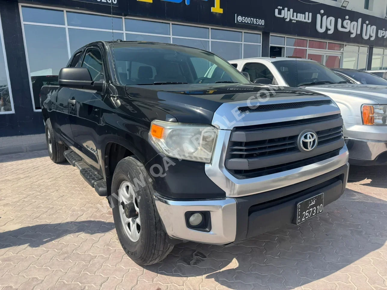 Toyota  Tundra  2014  Automatic  242,000 Km  8 Cylinder  Four Wheel Drive (4WD)  Pick Up  Black