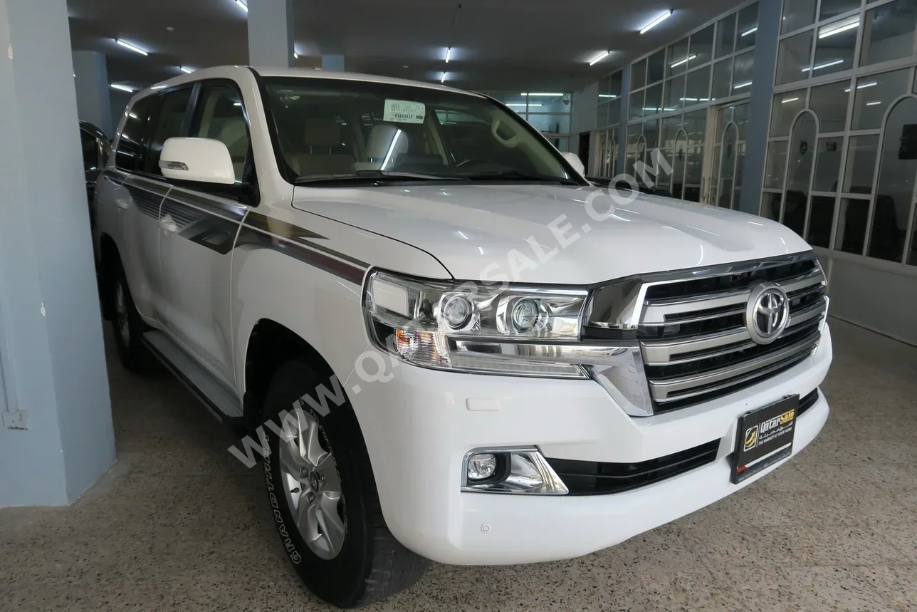 Toyota  Land Cruiser  GXR  2019  Automatic  4,000 Km  8 Cylinder  Four Wheel Drive (4WD)  SUV  White