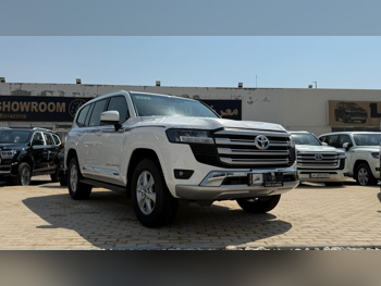 تويوتا  لاند كروزر  جي اكس ار توين توربو  2025  اوتوماتيك  0 كم  6 سلندر  دفع رباعي  اس يو في  أبيض  تحت الضمان