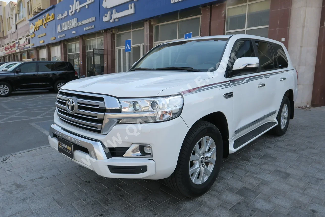 Toyota  Land Cruiser  GXR  2021  Automatic  245,000 Km  8 Cylinder  Four Wheel Drive (4WD)  SUV  White