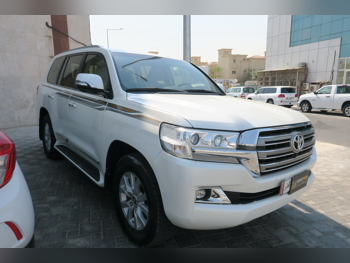 تويوتا  لاند كروزر  في اكس ار  2018  اوتوماتيك  282,000 كم  8 سلندر  دفع رباعي  اس يو في  أبيض لؤلؤي