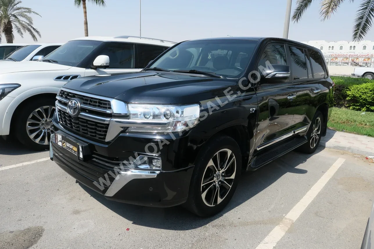 Toyota  Land Cruiser  GXR  2018  Automatic  300,000 Km  8 Cylinder  Four Wheel Drive (4WD)  SUV  Black