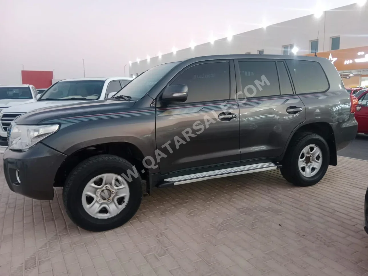 تويوتا  لاند كروزر  جي اكس  2012  اوتوماتيك  502,000 كم  6 سلندر  دفع رباعي  اس يو في  رمادي