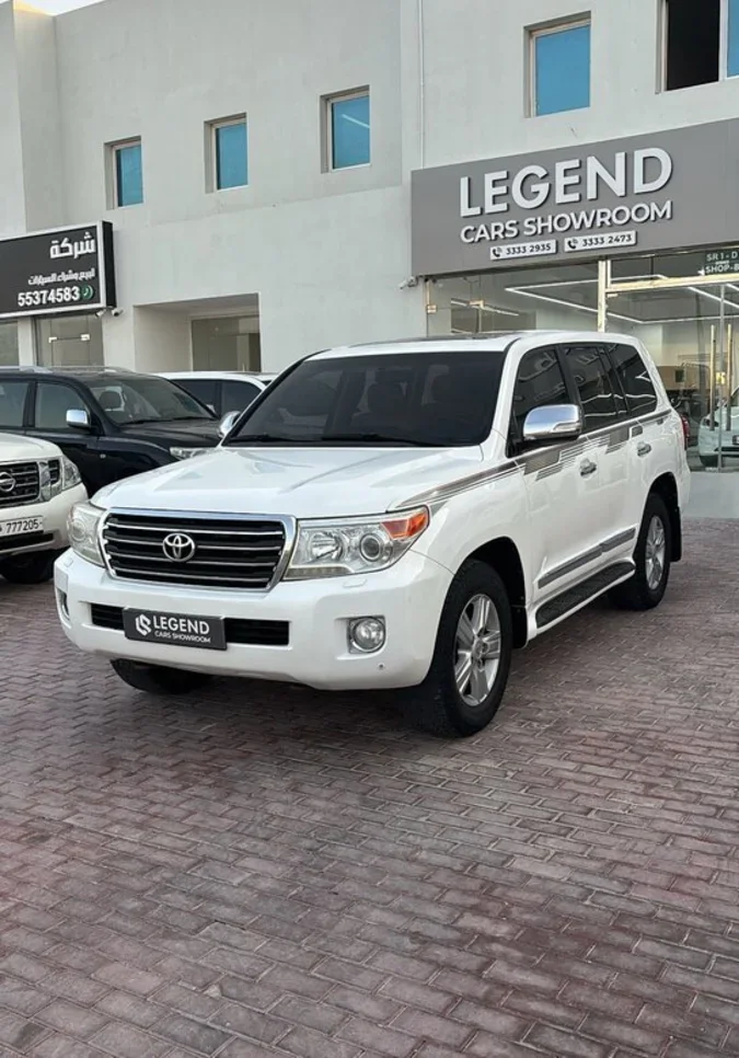 تويوتا  لاند كروزر  جي اكس ار  2014  اوتوماتيك  355,000 كم  8 سلندر  دفع رباعي  اس يو في  أبيض