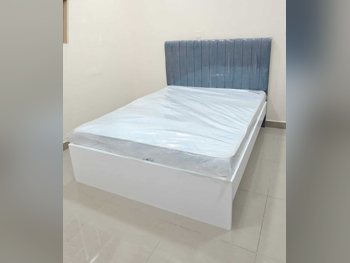 الأسّرة - كوين  - اللون الرمادي  - متضمنة المرتبة