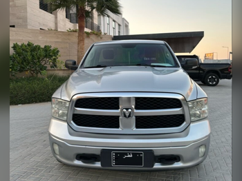 دودج  رام  1500  2016  اوتوماتيك  150,000 كم  8 سلندر  دفع رباعي  بيكب  رمادي