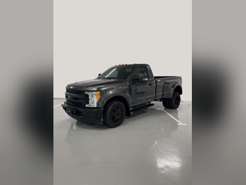 فورد  أف  350 سوبر ديوتي  2017  اوتوماتيك  21,000 كم  8 سلندر  دفع رباعي  بيكب  رمادي