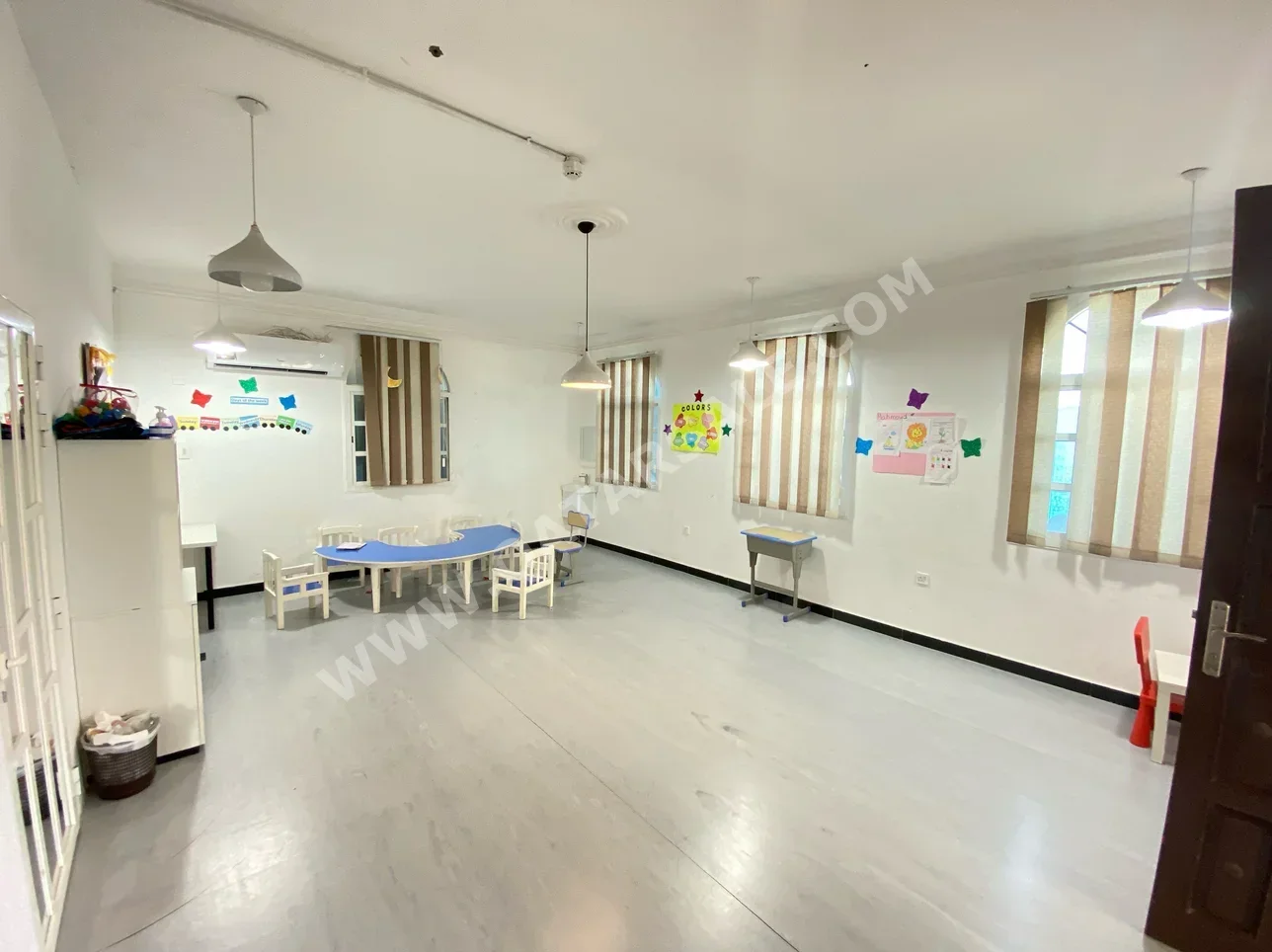 خدمية  - غير مفروشة  - الدوحة  - الدحيل  - 7 غرف نوم