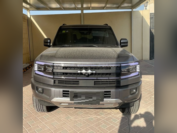 بي واي دي  ليوبيرد 5  الترا 5  2025  اوتوماتيك  250 كم  4 سلندر  دفع رباعي  اس يو في  رمادي وأسود