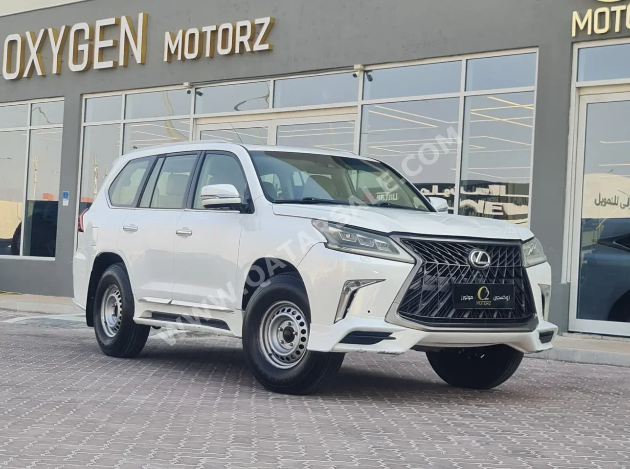 Lexus  LX  570  2017  Automatic  466,000 Km  8 Cylinder  Four Wheel Drive (4WD)  SUV  White