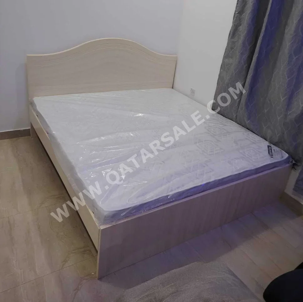 الأسّرة - كينج  - أبيض  - متضمنة المرتبة