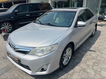 تويوتا  كامري  جي ال اكس  2015  اوتوماتيك  270,000 كم  4 سلندر  سحب امامي  سيدان  فضي