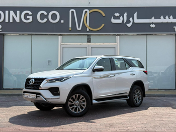 Toyota  Fortuner  SR5  2025  Automatic  0 Km  6 Cylinder  Four Wheel Drive (4WD)  SUV  White  With Warranty