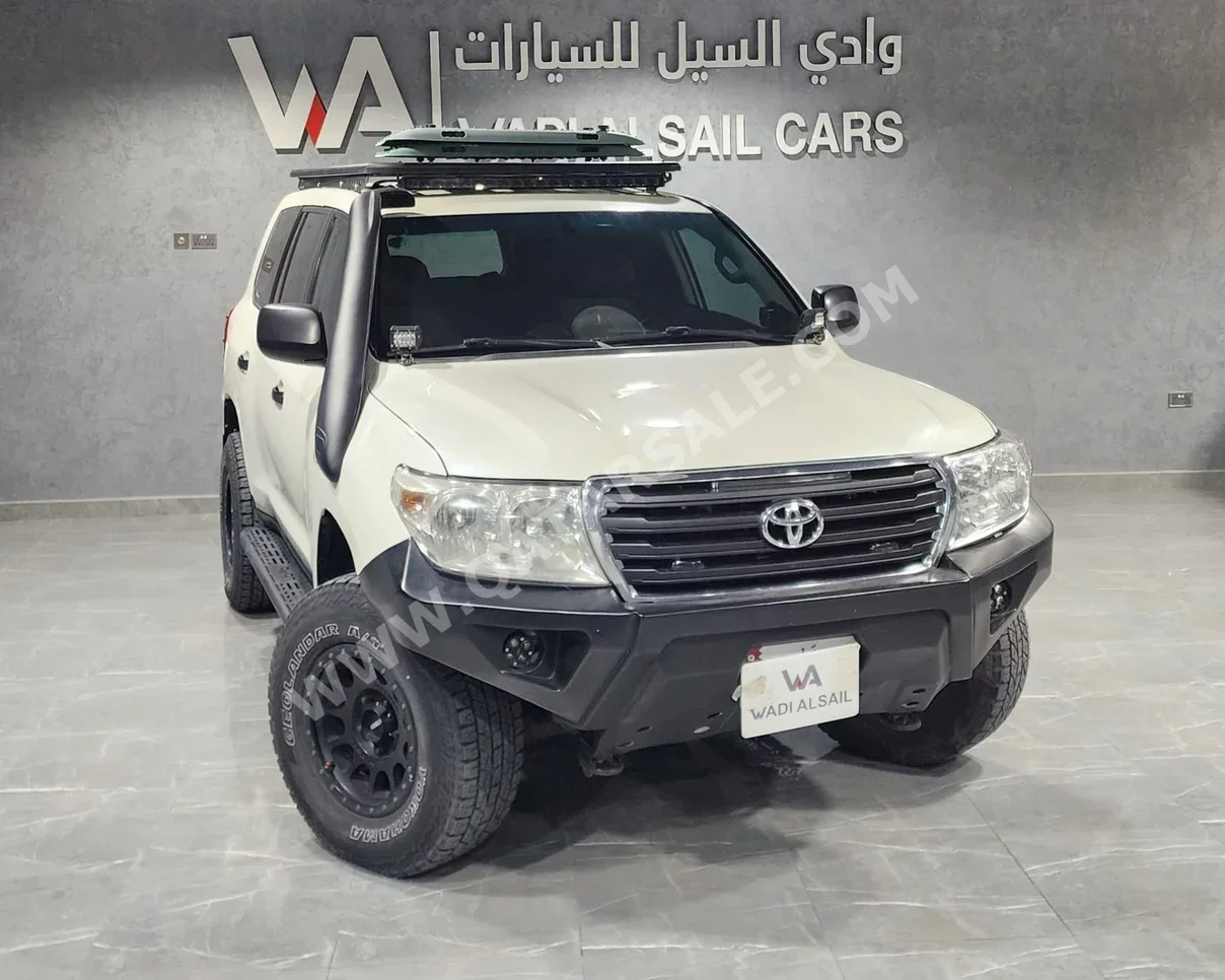 Toyota  Land Cruiser  G  2010  Automatic  468,000 Km  6 Cylinder  Four Wheel Drive (4WD)  SUV  White