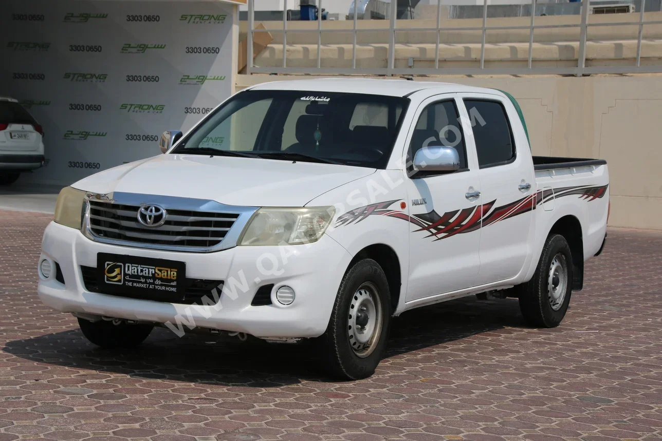 تويوتا  هاي لوكس  2014  عادي  319,000 كم  4 سلندر  دفع رباعي  بيكب  أبيض