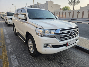 تويوتا  لاند كروزر  جي اكس ار  2018  اوتوماتيك  244,000 كم  6 سلندر  دفع رباعي  اس يو في  أبيض