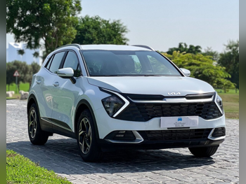 Kia  Sportage  4 Cylinder  SUV 2x4  White  2023