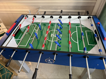 أحمر وازرق  طاولة كرة القدم ( بيبي فوت )
