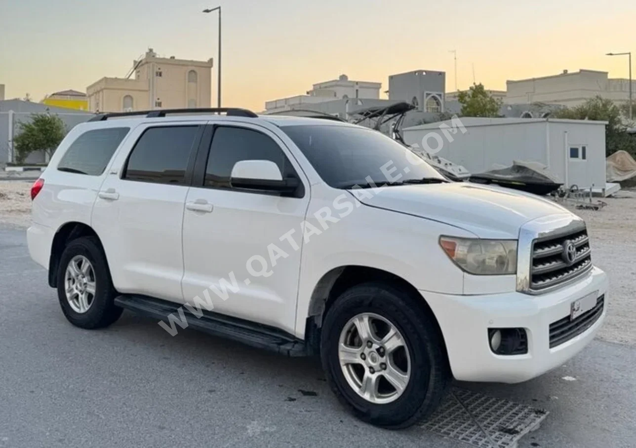 Toyota  Sequoia  SR5  2013  Automatic  380,000 Km  8 Cylinder  Four Wheel Drive (4WD)  SUV  White