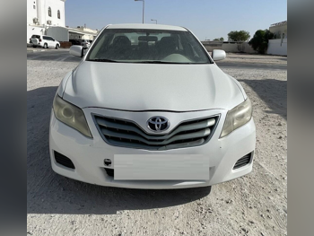 تويوتا  كامري  جي ال  2010  اوتوماتيك  511,000 كم  4 سلندر  سحب امامي  سيدان  أبيض