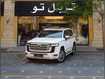 Toyota  Land Cruiser  VXR Twin Turbo  2023  Automatic  77,300 Km  6 Cylinder  Four Wheel Drive (4WD)  SUV  White  With Warranty