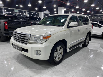 تويوتا  لاند كروزر  في اكس ار  2015  اوتوماتيك  300,000 كم  8 سلندر  دفع رباعي  اس يو في  أبيض