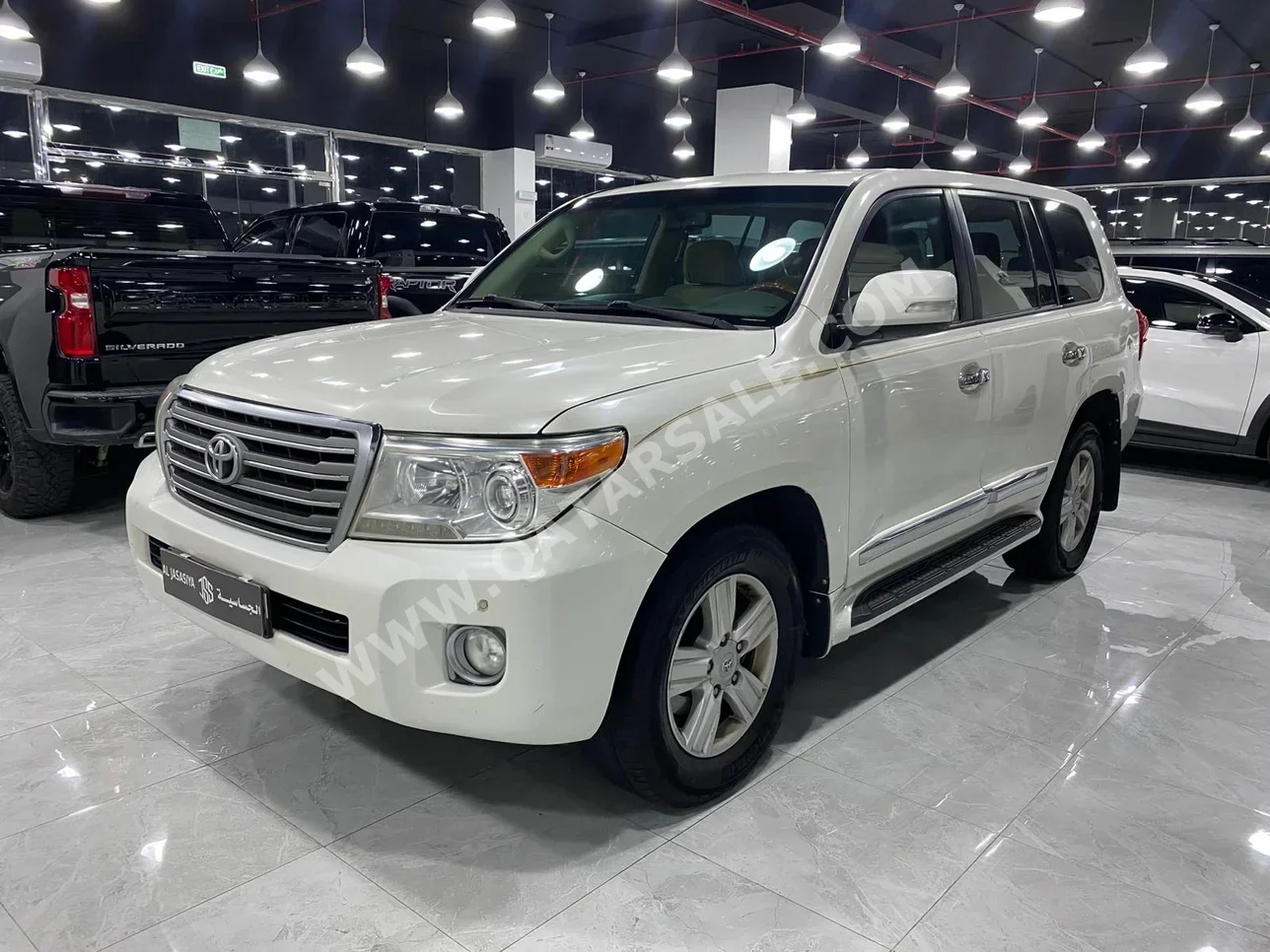 Toyota  Land Cruiser  VXR  2015  Automatic  300,000 Km  8 Cylinder  Four Wheel Drive (4WD)  SUV  White