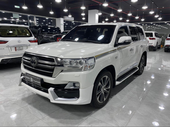 تويوتا  لاند كروزر  في اكس ار - غراند تورينغ اس  2020  اوتوماتيك  156,000 كم  8 سلندر  دفع رباعي  اس يو في  أبيض