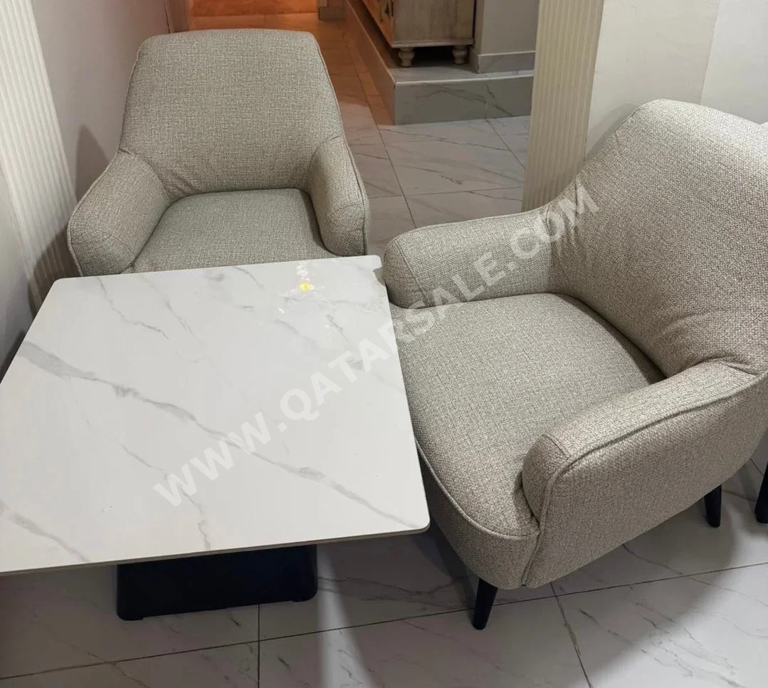 الأرائك والكنب والكراسي - اللون البيج