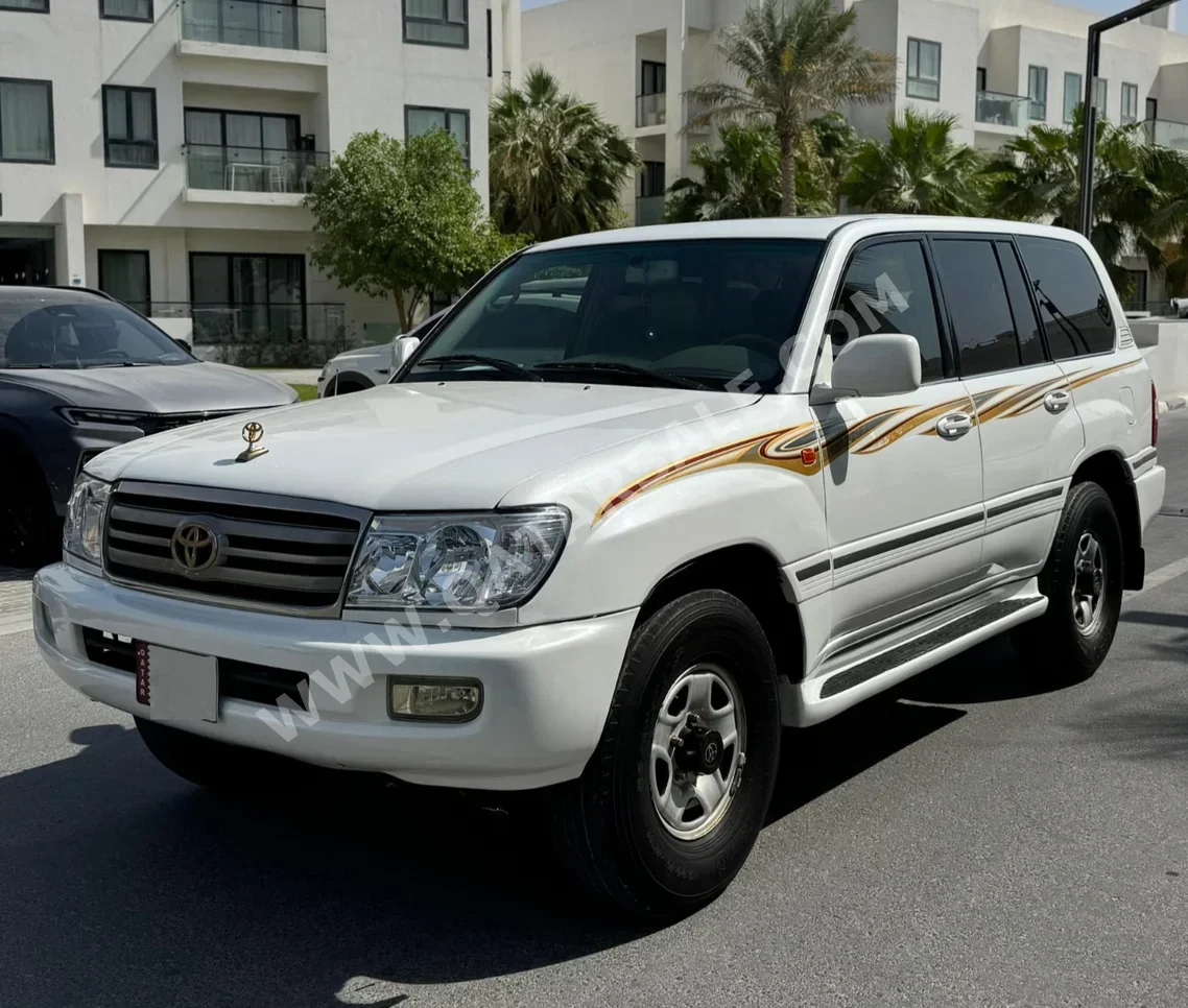 تويوتا  لاند كروزر  في اكس ار  2007  اوتوماتيك  340,000 كم  8 سلندر  دفع رباعي  اس يو في  أبيض