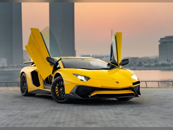 Lamborghini  Aventador  2016  Automatic  50,000 Km  12 Cylinder  All Wheel Drive (AWD)  Coupe / Sport  Yellow