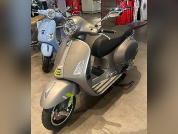 Vespa  GTS SUPER 300 -  2024 - Color Silver -  Warranty