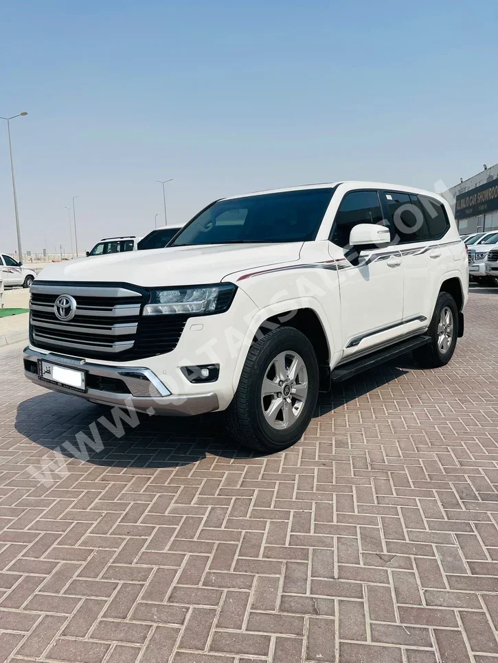 Toyota  Land Cruiser  GXR  2024  Automatic  51,000 Km  6 Cylinder  Four Wheel Drive (4WD)  SUV  White  With Warranty