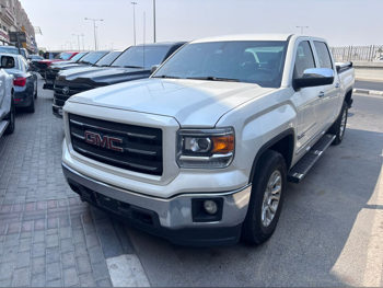 GMC  Sierra  2015  Automatic  266,000 Km  8 Cylinder  Four Wheel Drive (4WD)  Pick Up  White