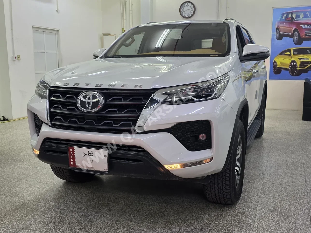 Toyota  Fortuner  SR5  2024  Automatic  17,000 Km  6 Cylinder  Four Wheel Drive (4WD)  SUV  White  With Warranty