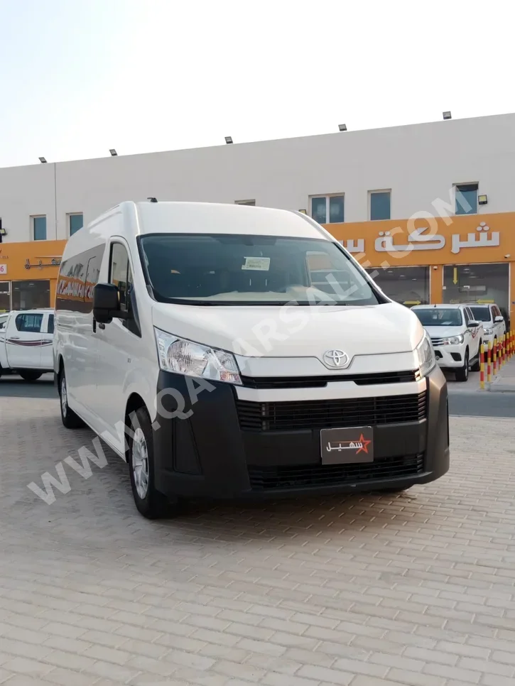 Toyota  Hiace  2022  Manual  50,000 Km  4 Cylinder  Rear Wheel Drive (RWD)  Van / Bus  White