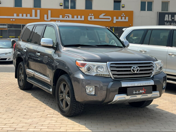 Toyota  Land Cruiser  GXR  2013  Automatic  256,000 Km  8 Cylinder  Four Wheel Drive (4WD)  SUV  Dark Gray