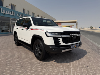 تويوتا  لاند كروزر  جي ار سبورت توين تيربو  2025  اوتوماتيك  38,000 كم  6 سلندر  دفع رباعي  اس يو في  أبيض  تحت الضمان